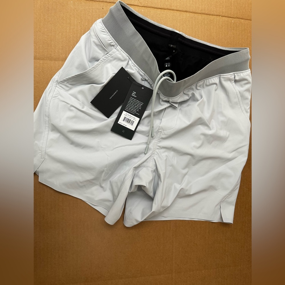 The Set Short Ten Thousand Medium